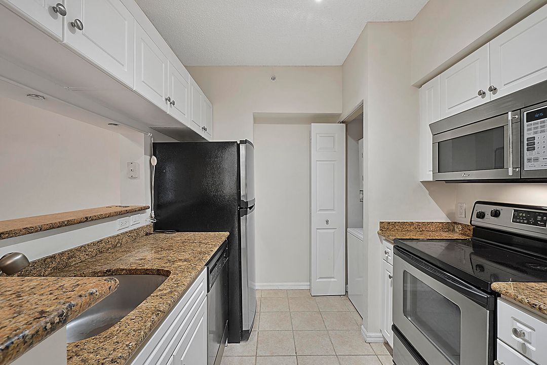 最近租的: $1,950 (1 贝兹, 1 浴室, 700 平方英尺)