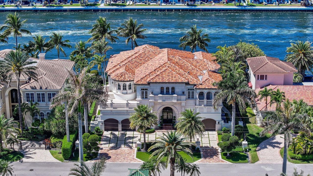 Recently Sold: $10,250,000 (5 beds, 6 baths, 7560 Square Feet)