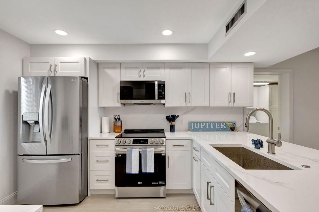 合同活跃: $7,500 (2 贝兹, 2 浴室, 1332 平方英尺)