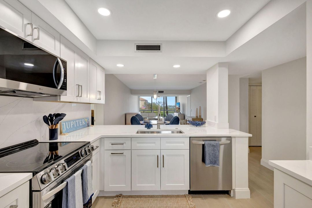 合同活跃: $7,500 (2 贝兹, 2 浴室, 1332 平方英尺)