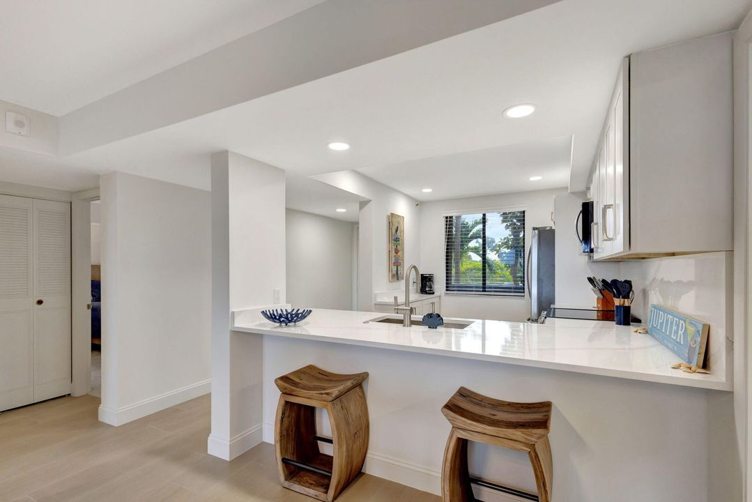 合同活跃: $7,500 (2 贝兹, 2 浴室, 1332 平方英尺)