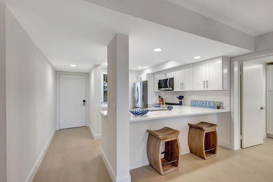 合同活跃: $7,500 (2 贝兹, 2 浴室, 1332 平方英尺)