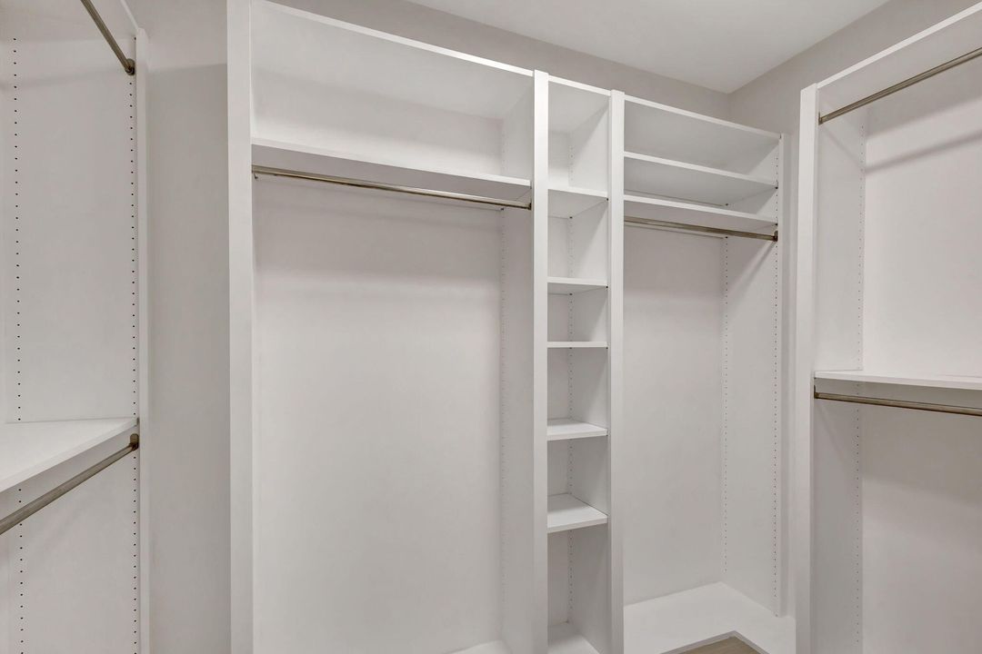 合同活跃: $7,500 (2 贝兹, 2 浴室, 1332 平方英尺)