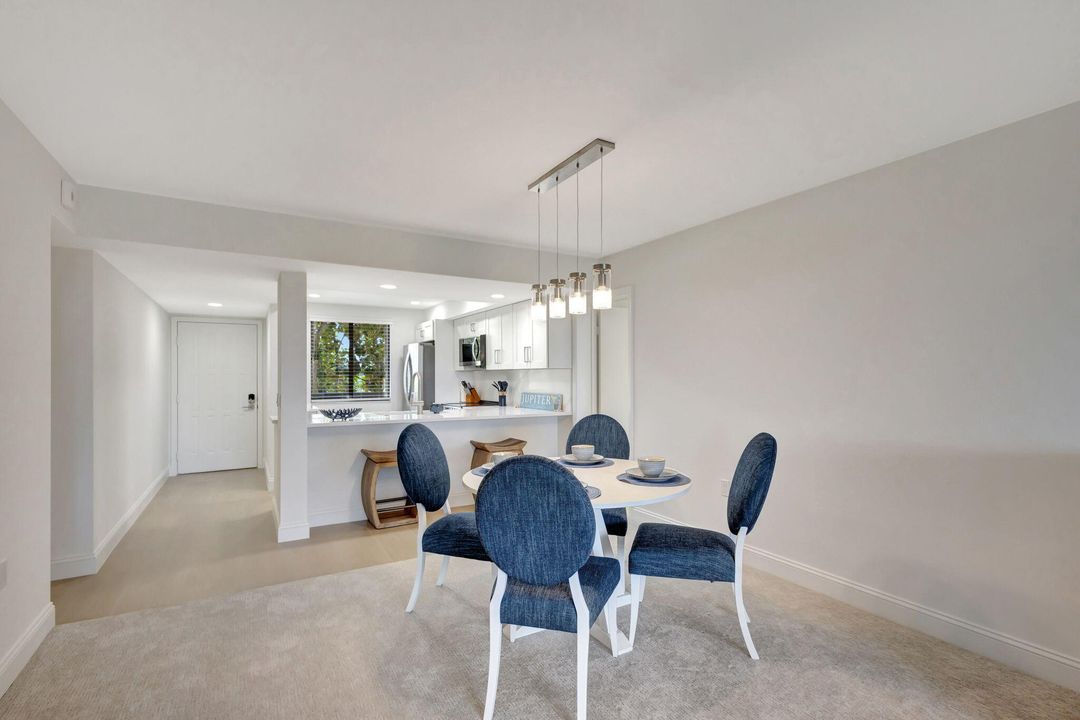 合同活跃: $7,500 (2 贝兹, 2 浴室, 1332 平方英尺)