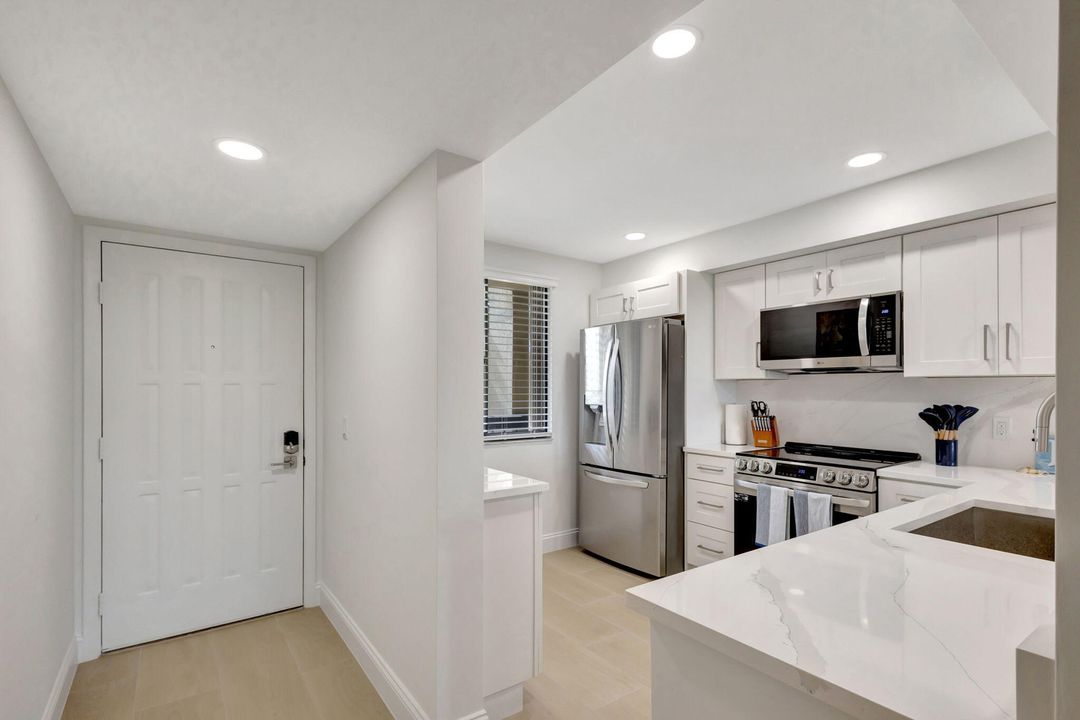 合同活跃: $7,500 (2 贝兹, 2 浴室, 1332 平方英尺)