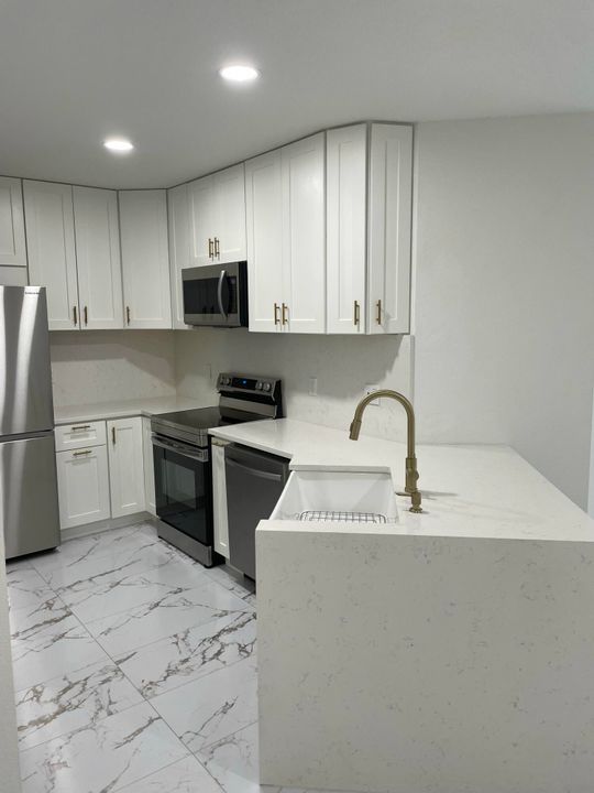 Recently Rented: $2,150 (1 beds, 1 baths, 878 Square Feet)