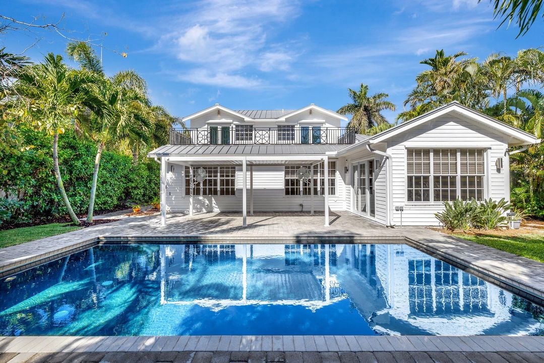 最近售出: $2,600,000 (5 贝兹, 4 浴室, 3455 平方英尺)