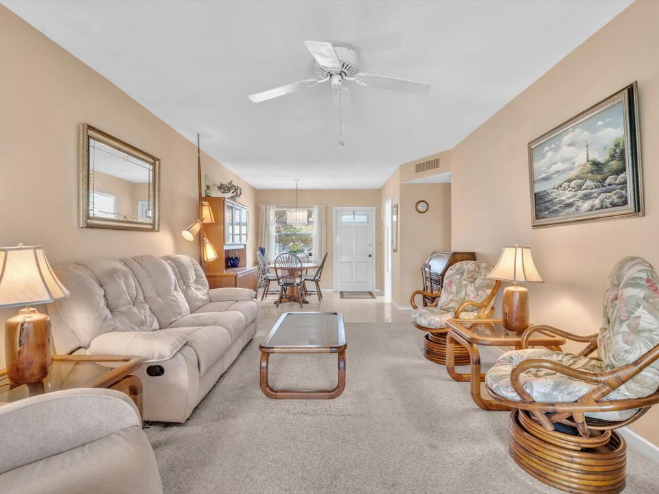 合同活跃: $115,000 (1 贝兹, 1 浴室, 727 平方英尺)