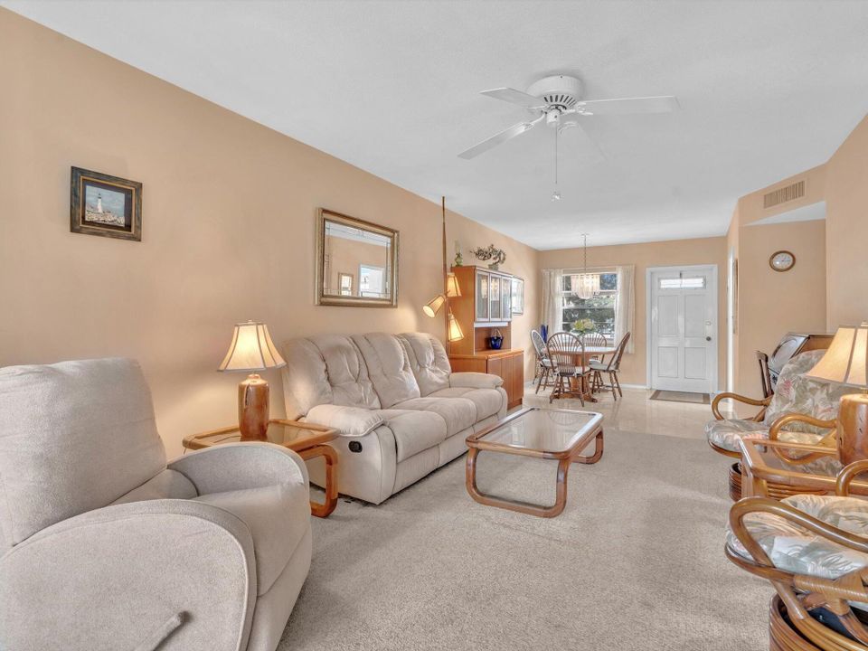 合同活跃: $115,000 (1 贝兹, 1 浴室, 727 平方英尺)