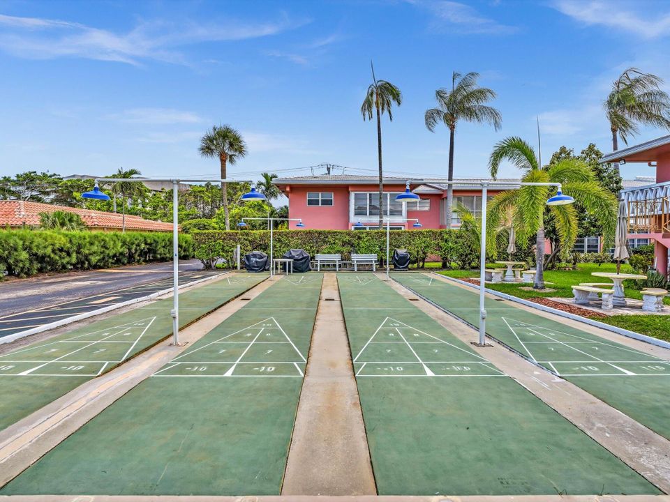 合同活跃: $115,000 (1 贝兹, 1 浴室, 727 平方英尺)