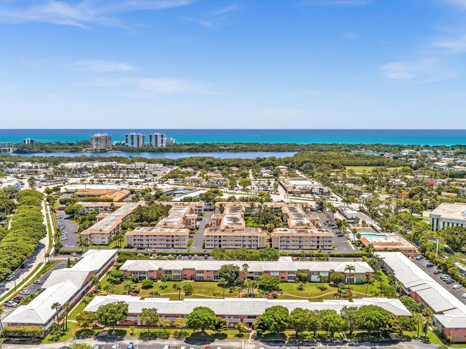 合同活跃: $115,000 (1 贝兹, 1 浴室, 727 平方英尺)