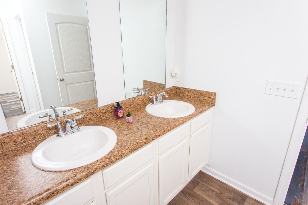 For Sale: $235,000 (4 beds, 2 baths, 1846 Square Feet)