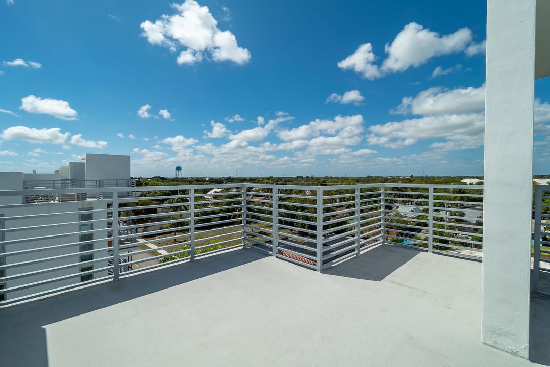 For Rent: $6,500 (1 beds, 1 baths, 710 Square Feet)