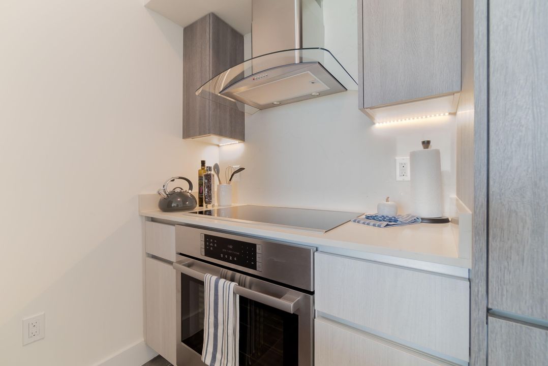 For Rent: $6,500 (1 beds, 1 baths, 710 Square Feet)