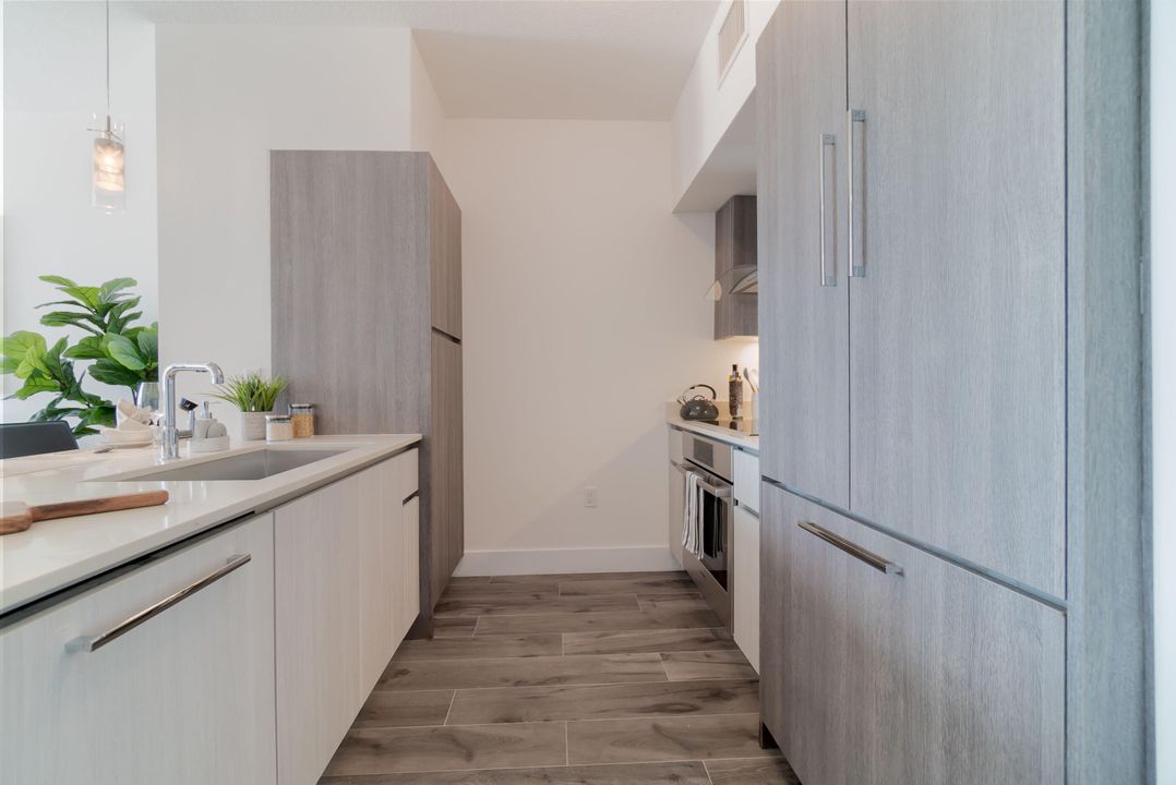 For Rent: $6,500 (1 beds, 1 baths, 710 Square Feet)