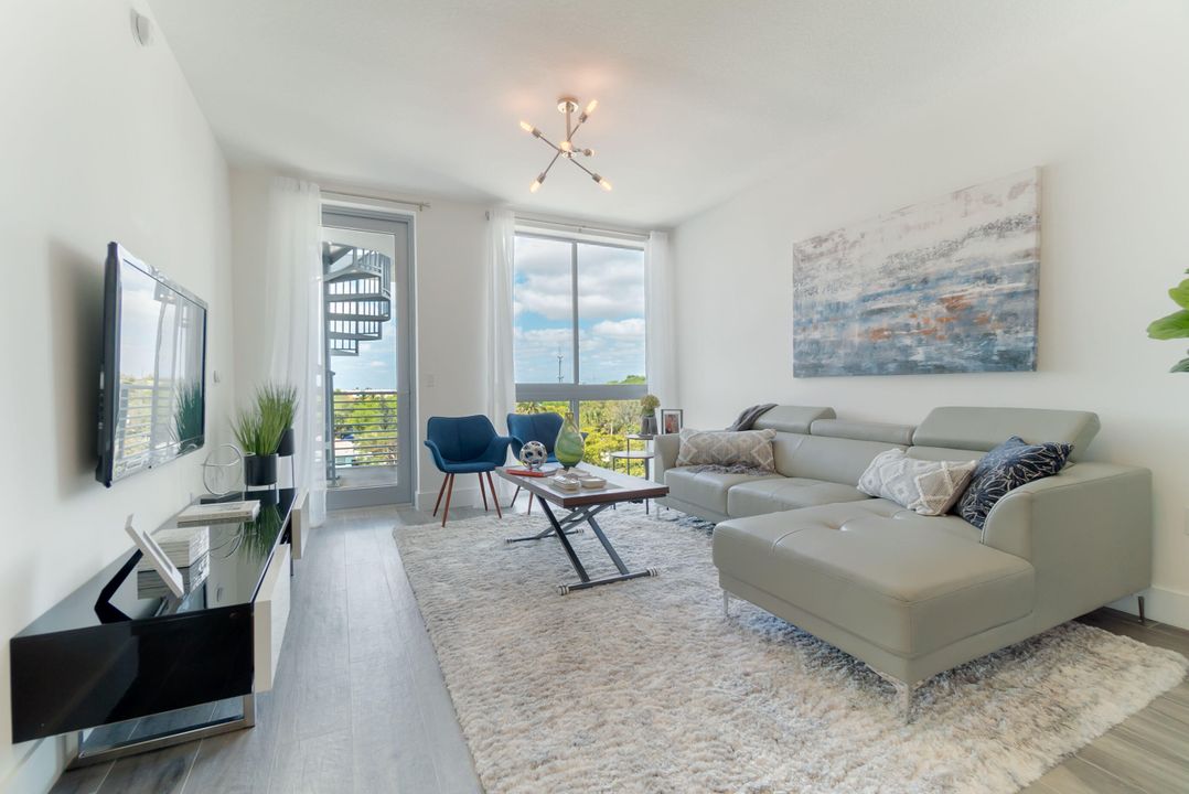 For Rent: $6,500 (1 beds, 1 baths, 710 Square Feet)