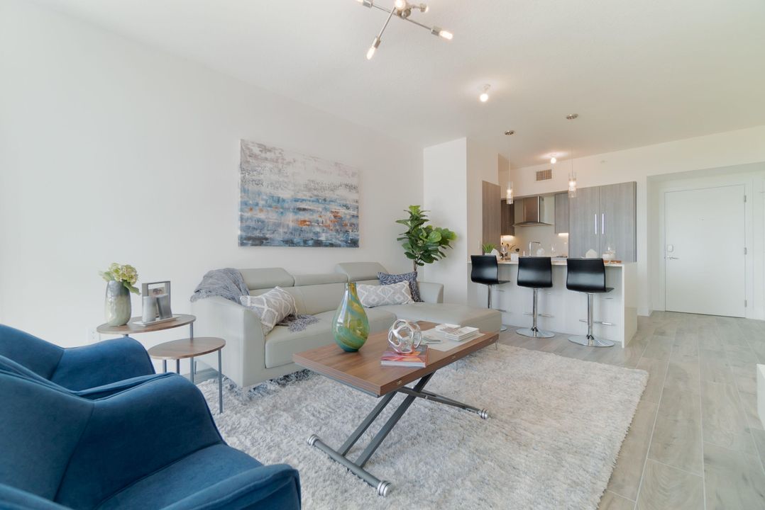 For Rent: $6,500 (1 beds, 1 baths, 710 Square Feet)