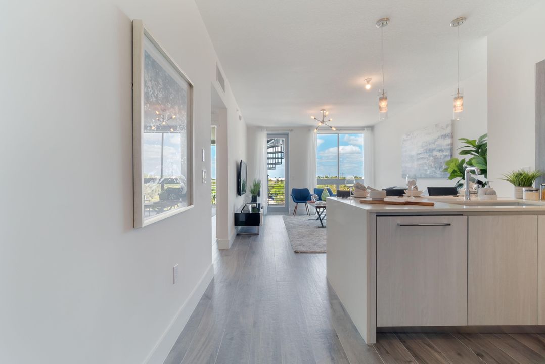 For Rent: $6,500 (1 beds, 1 baths, 710 Square Feet)