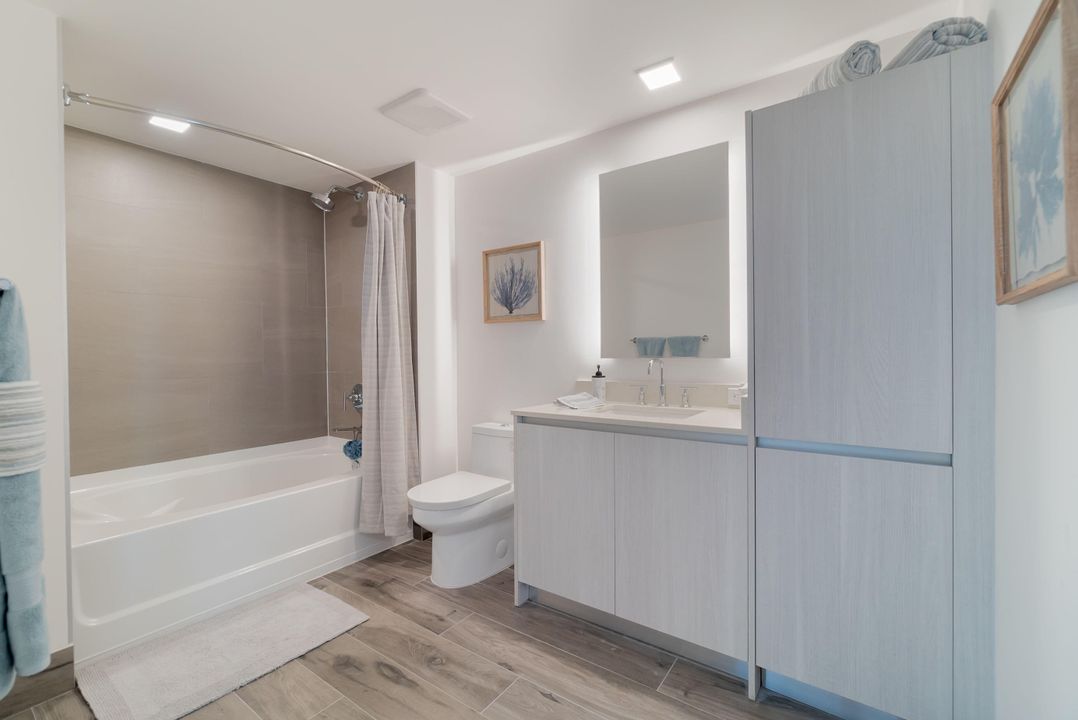 For Rent: $6,500 (1 beds, 1 baths, 710 Square Feet)