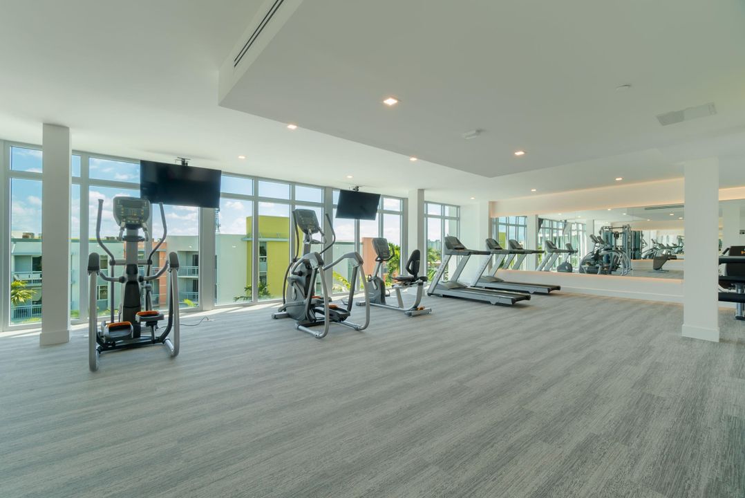 For Rent: $6,500 (1 beds, 1 baths, 710 Square Feet)