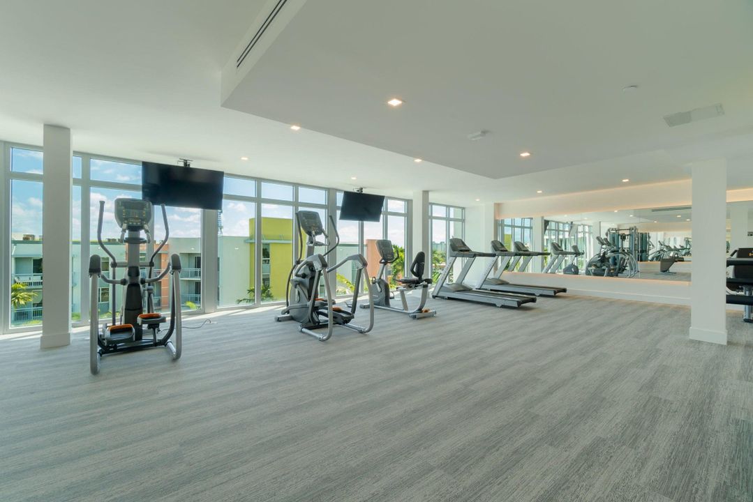 For Rent: $6,500 (1 beds, 1 baths, 710 Square Feet)