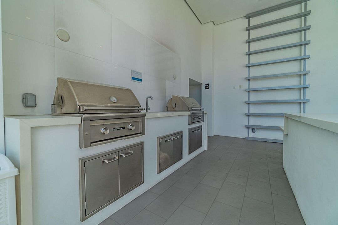 For Rent: $6,500 (1 beds, 1 baths, 710 Square Feet)