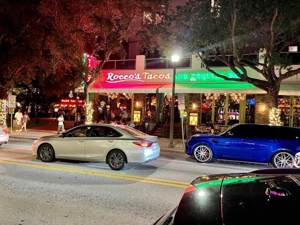 For Rent: $6,500 (1 beds, 1 baths, 710 Square Feet)