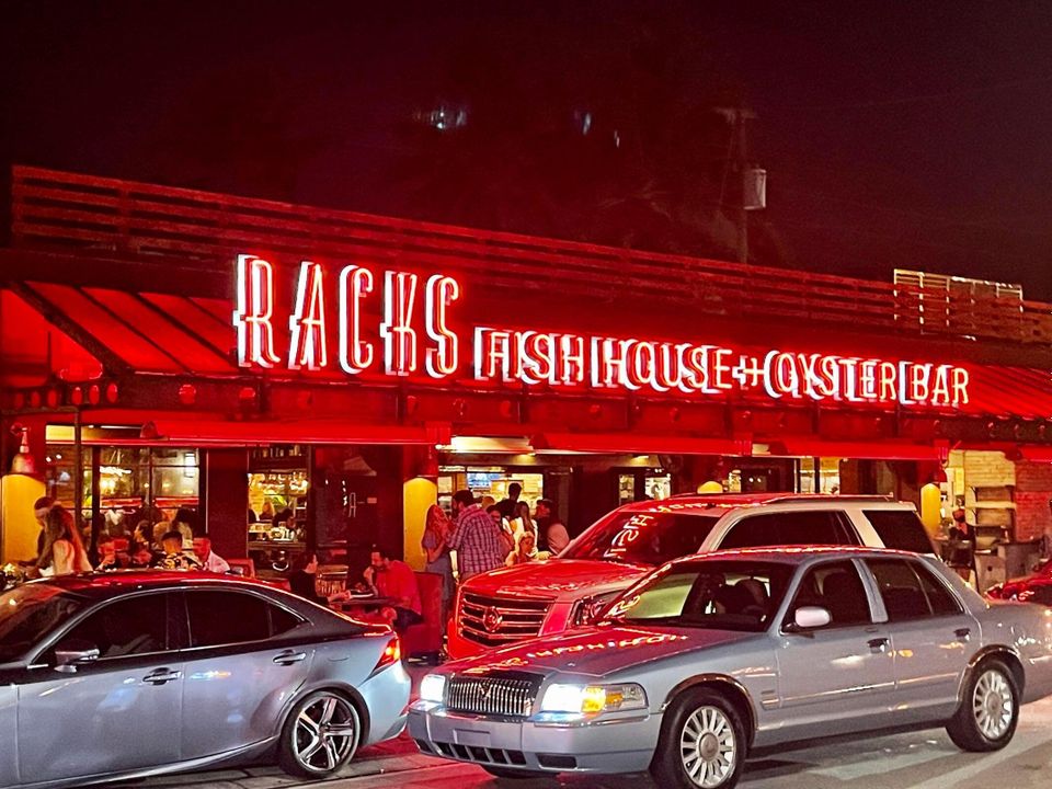 For Rent: $6,500 (1 beds, 1 baths, 710 Square Feet)