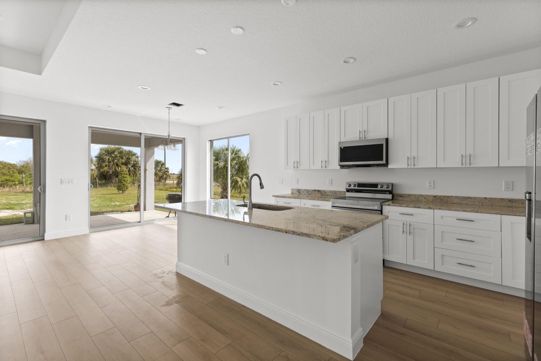 На продажу: $524,900 (4 спален, 2 ванн, 2111 Квадратных фут)