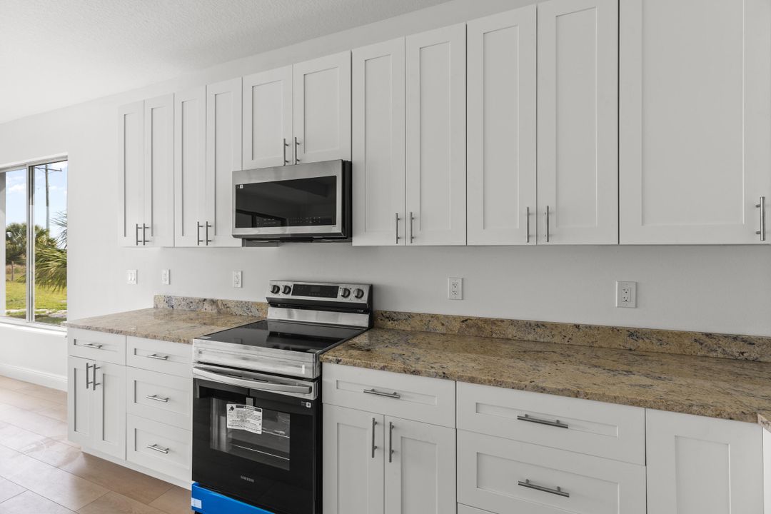 На продажу: $524,900 (4 спален, 2 ванн, 2111 Квадратных фут)