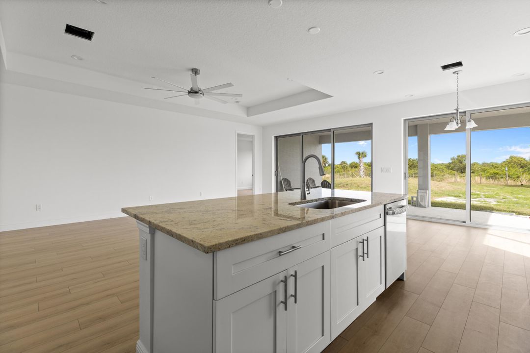 На продажу: $524,900 (4 спален, 2 ванн, 2111 Квадратных фут)