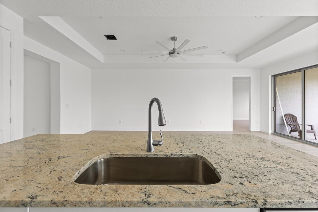 На продажу: $524,900 (4 спален, 2 ванн, 2111 Квадратных фут)