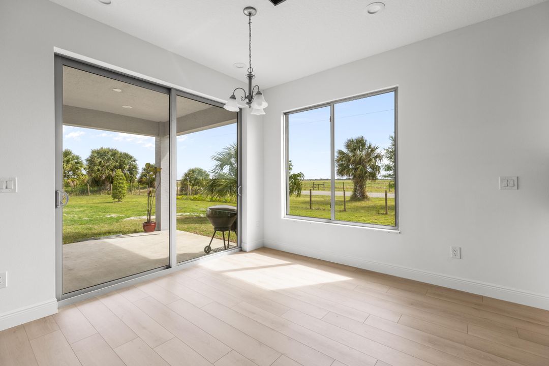 На продажу: $524,900 (4 спален, 2 ванн, 2111 Квадратных фут)