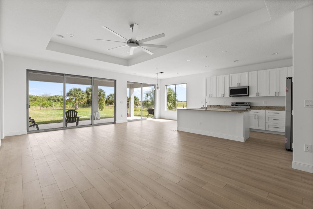 На продажу: $524,900 (4 спален, 2 ванн, 2111 Квадратных фут)