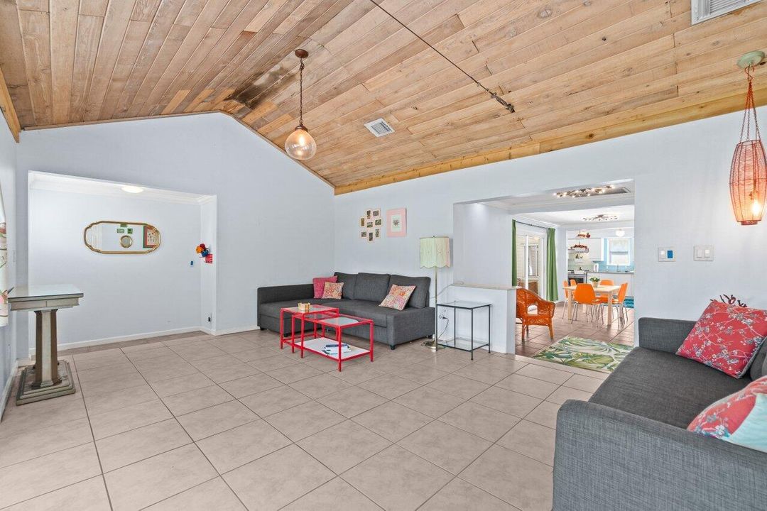 Active With Contract: $519,000 (2 beds, 2 baths, 1544 Square Feet)