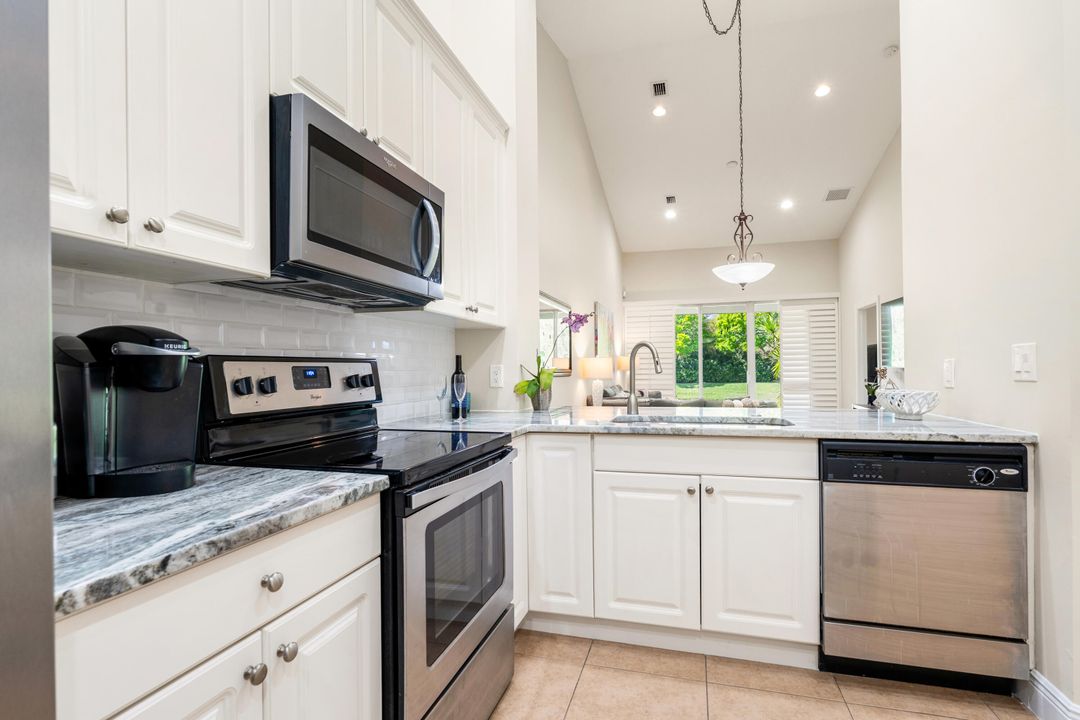 待售: $369,999 (2 贝兹, 2 浴室, 1235 平方英尺)