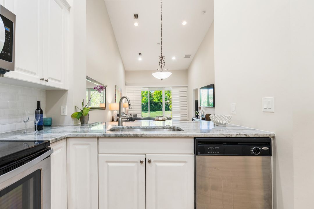 待售: $369,999 (2 贝兹, 2 浴室, 1235 平方英尺)