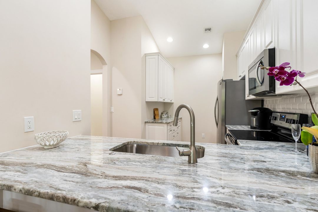 待售: $369,999 (2 贝兹, 2 浴室, 1235 平方英尺)