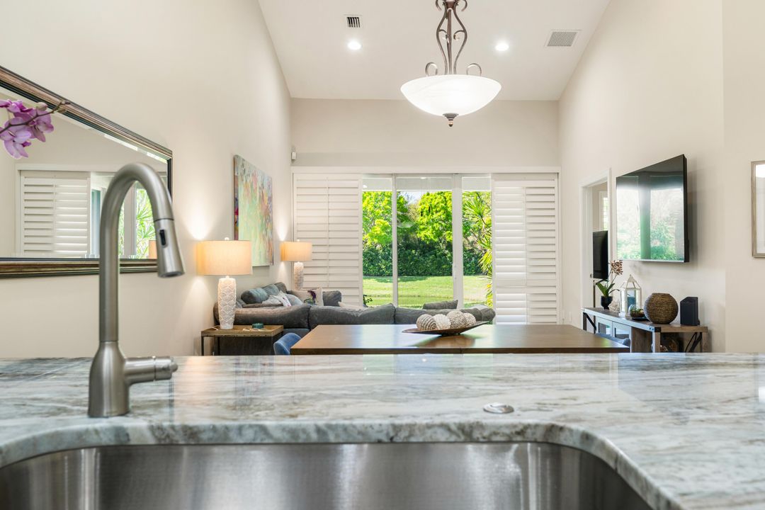 待售: $369,999 (2 贝兹, 2 浴室, 1235 平方英尺)