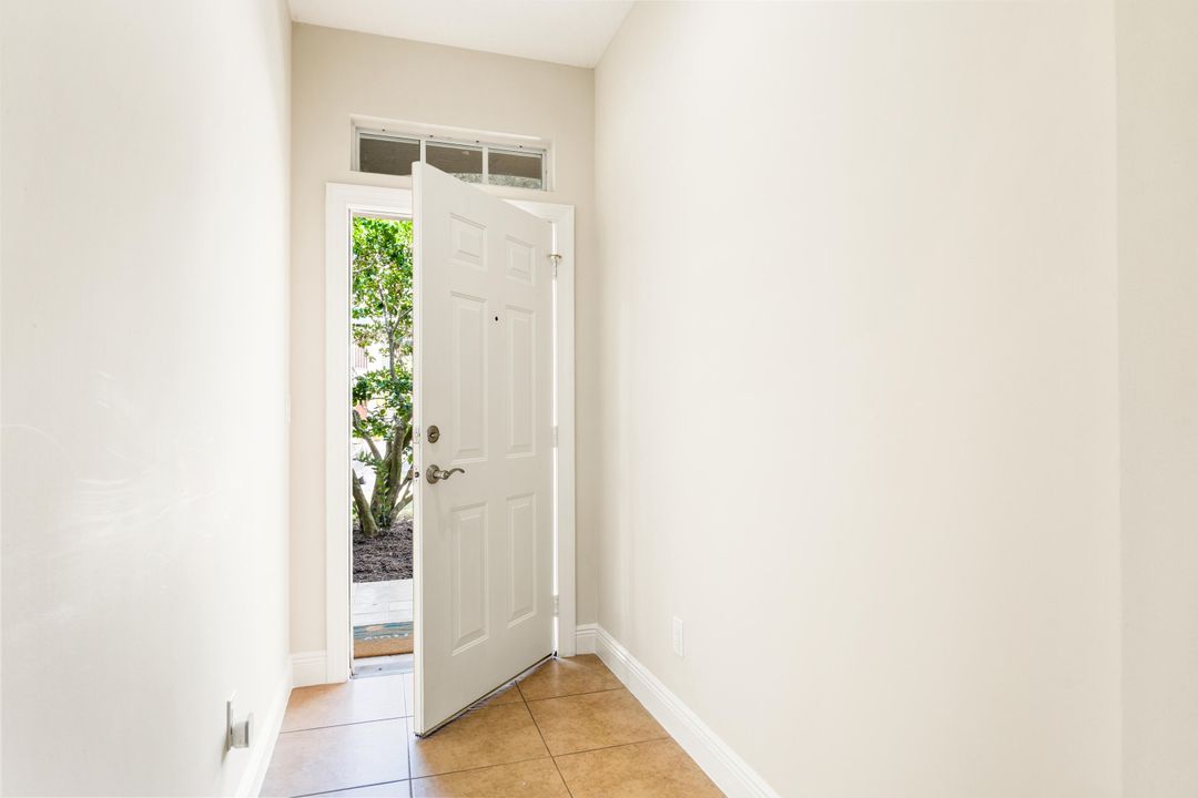 待售: $369,999 (2 贝兹, 2 浴室, 1235 平方英尺)