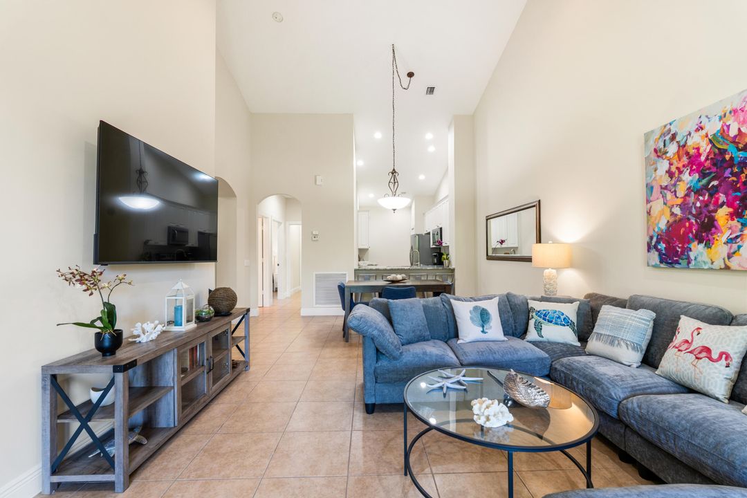 待售: $369,999 (2 贝兹, 2 浴室, 1235 平方英尺)