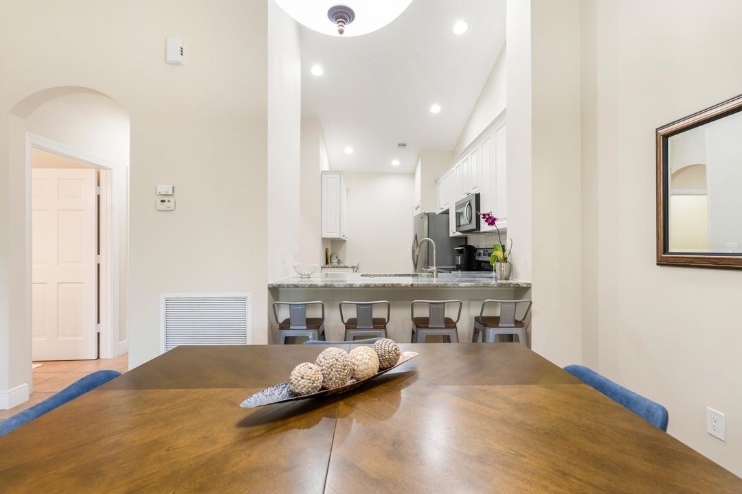 待售: $369,999 (2 贝兹, 2 浴室, 1235 平方英尺)