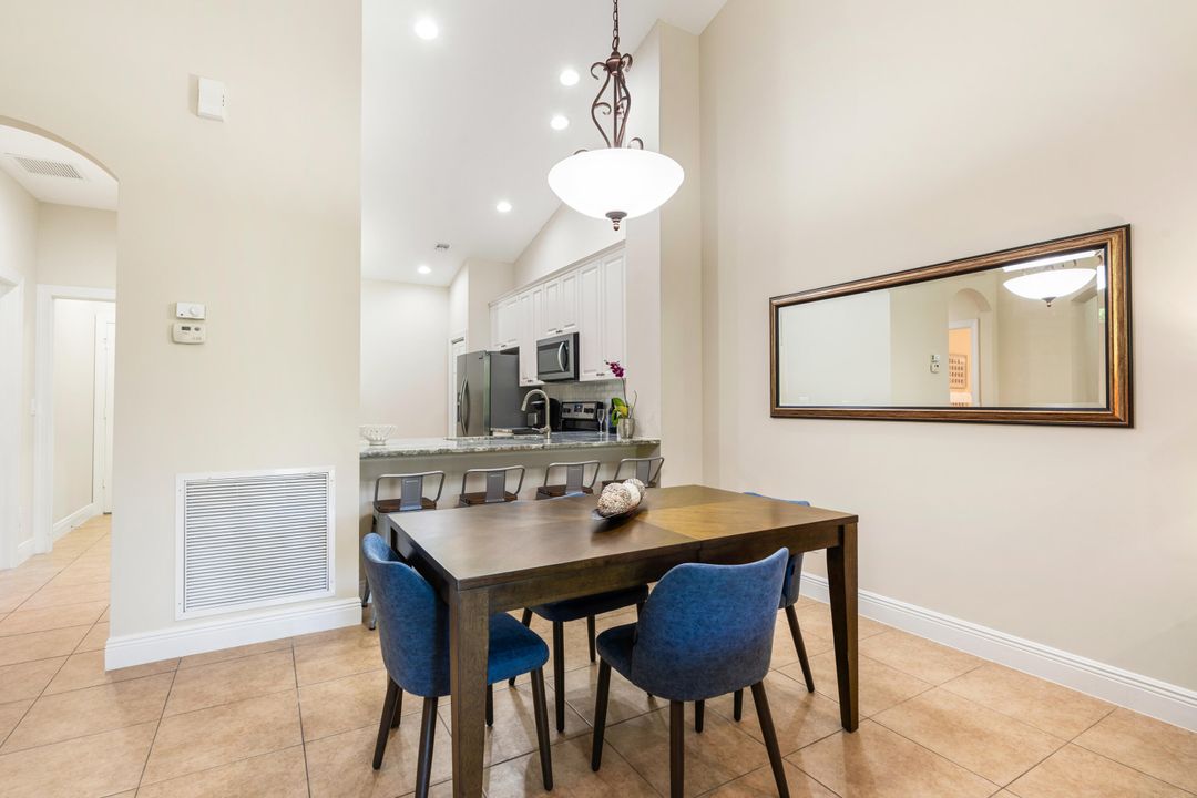 待售: $369,999 (2 贝兹, 2 浴室, 1235 平方英尺)