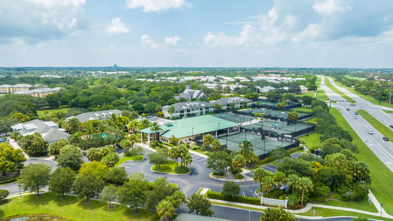 待售: $369,999 (2 贝兹, 2 浴室, 1235 平方英尺)