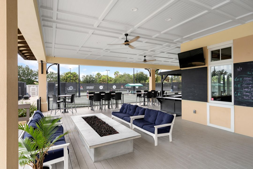 待售: $369,999 (2 贝兹, 2 浴室, 1235 平方英尺)