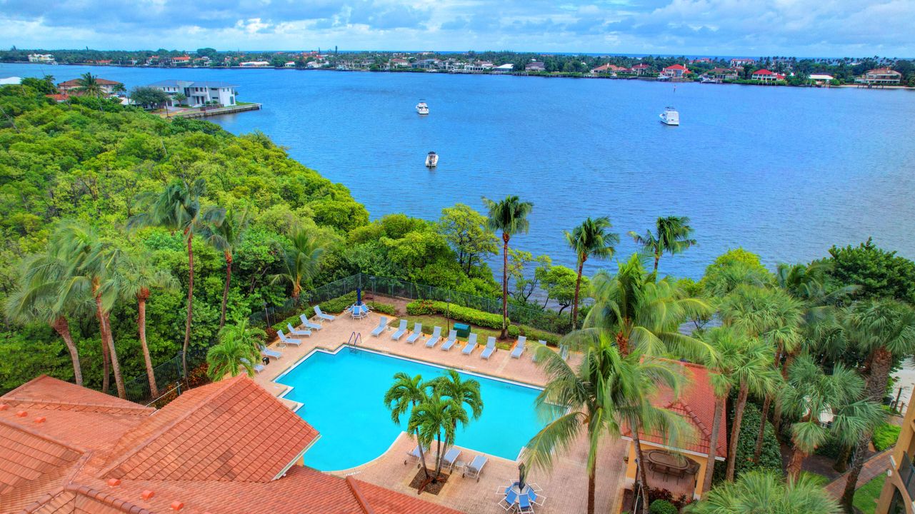 For Sale: $325,000 (3 beds, 2 baths, 1298 Square Feet)