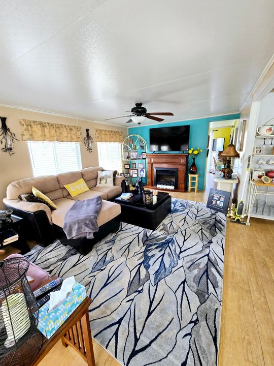 For Sale: $130,000 (2 beds, 1 baths, 799 Square Feet)
