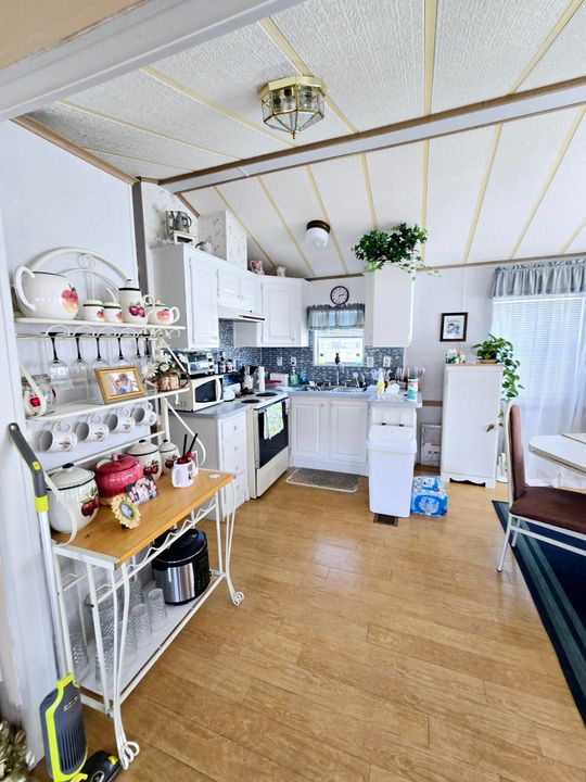 For Sale: $130,000 (2 beds, 1 baths, 799 Square Feet)