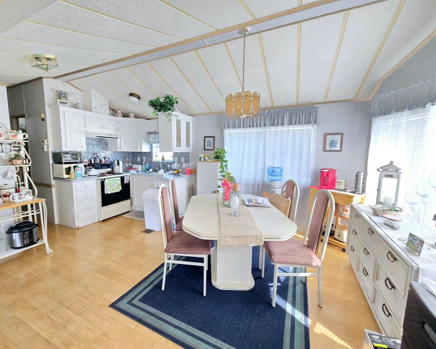 For Sale: $130,000 (2 beds, 1 baths, 799 Square Feet)