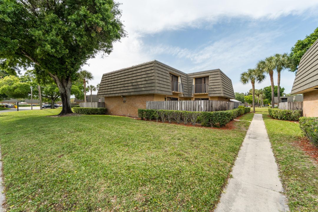 Recently Sold: $219,500 (2 beds, 2 baths, 1236 Square Feet)